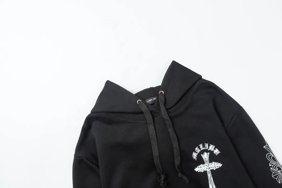 M12—P210 -Chrome Hearts/Chrome Hearts printed sweatshirt cardigan jacket -420 grams of high-density, high-quality wool, soft, delicate and skin-friendly, soft and silky to the touch, warm and skin-friendly -The hardware and zipper accessories are all customized and full of details -Colour: black -Size: S M L XL